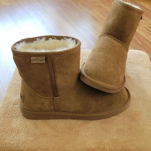 Minnetonka Shearling Ugg type Boots